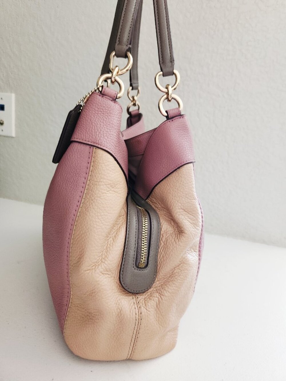Like New Rare Coach Two-Tone Pink & Tan Leather Shoulder Bag Purse - Picture 4 of 14